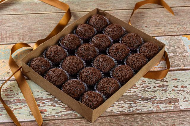 Pode congelar brigadeiro pronto? Essas são as técnicas de doceiras para manter o sabor e textura intactos