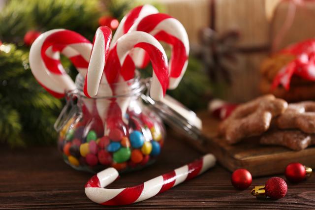 Aposte nas bengalinhas de Natal para deixar a decoração ainda mais saborosa. (créditos: Shutterstock)