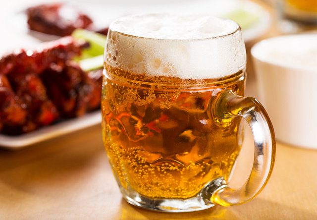 Uma cervejinha gelada é a cara das festas do Brasil