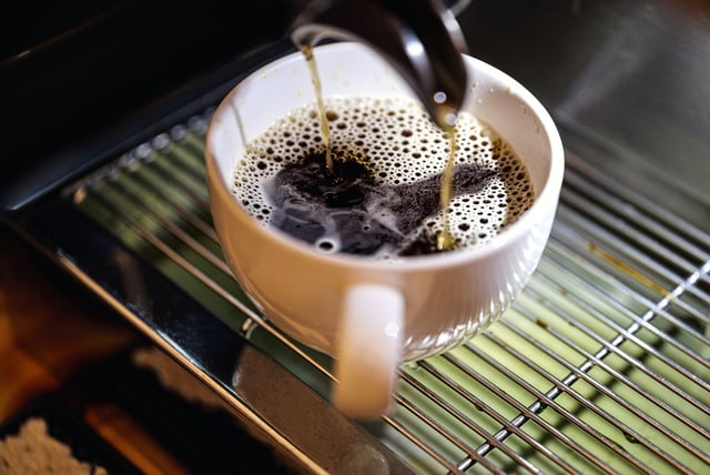 Combo do café perfeito: kit da Oster reúne cafeteira e chaleira elétrica por menos de R$ 200
