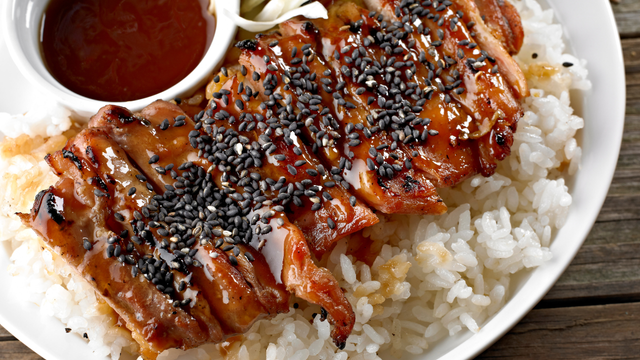 Frango teriyaki é um dos pratos mais famosos do mundo: TudoGostoso te ensina como fazer em casa de um jeito rápido e fácil!