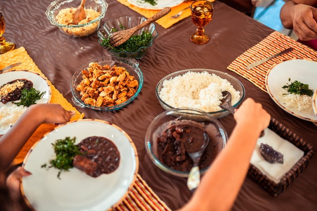 Almoço de Dia das Mães fica um capricho com esses itens de mesa posta em oferta