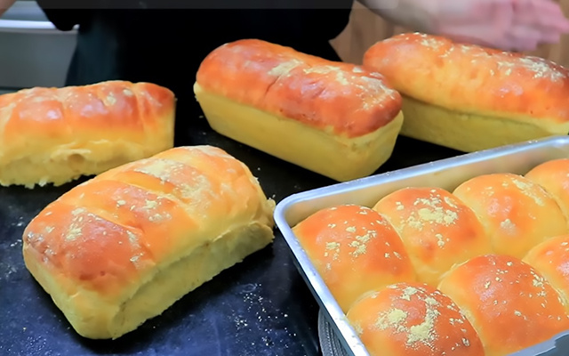 Pão doce de milho para o lanche da tarde já é tradição aqui em casa: receita simples de liquidificador