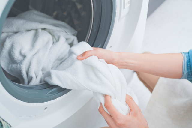 7 itens proibidos na máquina de lavar roupa e com certeza você usa um (ou mais) deles. Não estrague o seu eletrodoméstico!