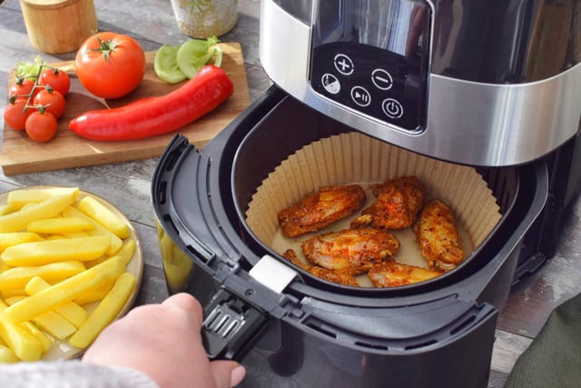 Acessórios de air fryer baratinhos que facilitam o preparo e valem o investimento