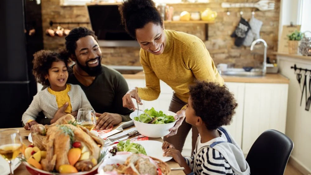 Almoço em família é tradição do Dia das Mães. (créditos: Shutterstock)