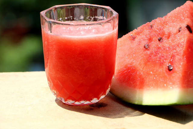 O que acontece com o corpo ao tomar suco de melancia regularmente?