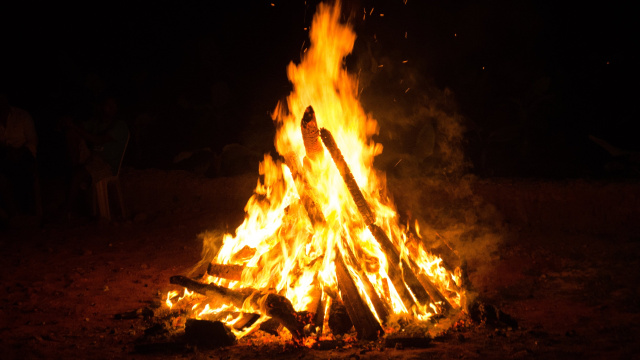 O que significa a fogueira da Festa Junina? Símbolo da celebração nacional tem uma história surpreendente por trás