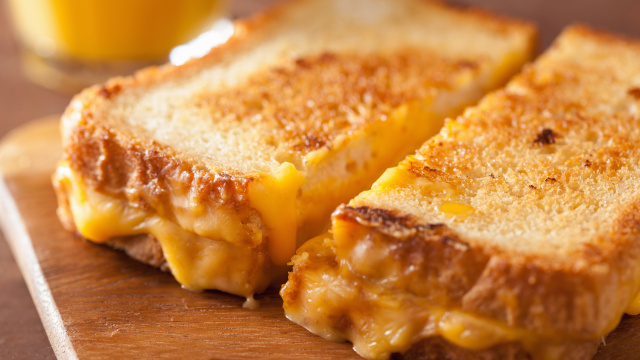 Adeus torradeira: aprendi um truque simples que deixa o pão crocante por fora e macio por dentro, é a melhor forma de fazer torradas