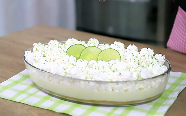 Sobremesa de Natal que não precisa ir ao forno, nem ao fogo e só precisa de 1h na geladeira: torta de limão na travessa