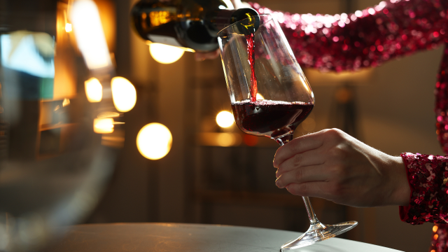 Quer saborear um bom vinho? Conheça a adega climatizada Electrolux