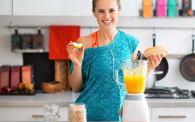 É isso que acontece com o seu corpo se você toma vitamina de maçã com aveia com estômago vazio
