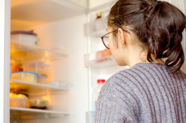 Fome emocional: 3 sinais para saber se você precisa comer mesmo, segundo Harvard