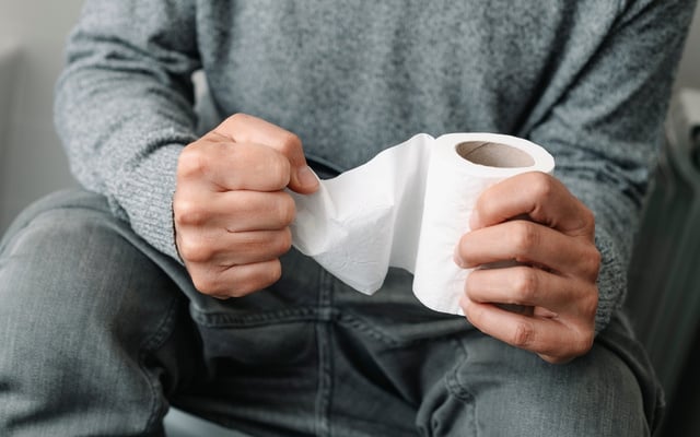 Intestino funcionando pela manhã sem estresse: especialista em saúde revela que "um copo de água e alguns movimentos específicos" são a chave