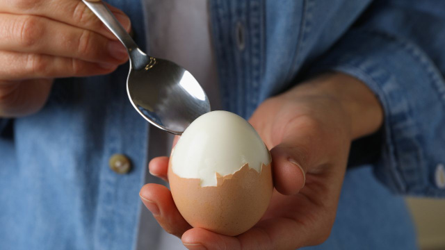 Como guardar ovos cozidos na geladeira? Faça desse jeito e eles podem durar uma semana sem perder a qualidade