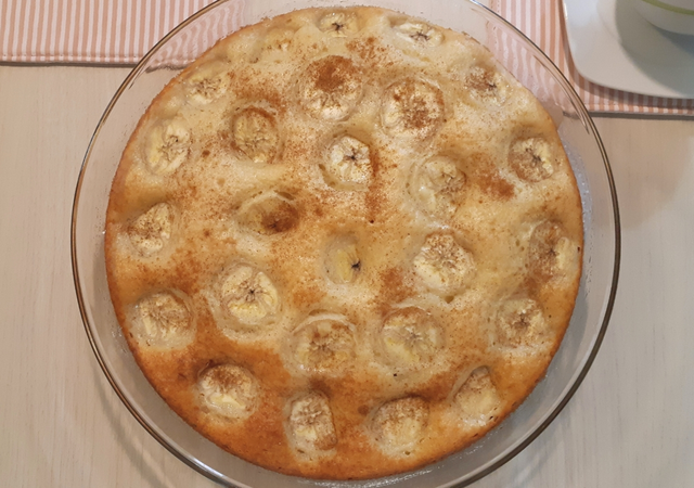 Só bater no liquidificador: bolo de milho ou bolo de banana? Não precisa escolher, faça os dois!