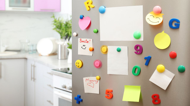 Ímã de geladeira aumenta a conta de luz? Descubra o que dizem os técnicos em refrigeração, é surpreendente!