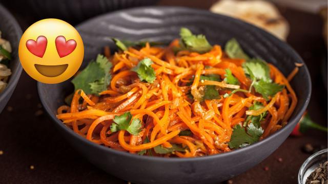 Como essa salada rápida de cenoura toda segunda-feira desde que a minha sogra ensinou: é a combinação perfeita de doçura, acidez e sabor