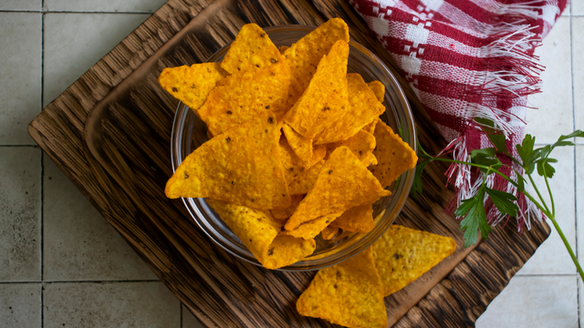 Doritos saudável feito com um ingrediente inusitado é o petisco perfeito para comer durante a dieta