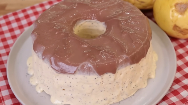 Esse sorvetão de maracujá trufado é a sobremesa de verão oficial da minha família: refrescante, cremoso e azedinho na medida