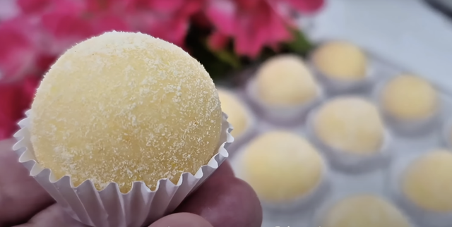 “Toda vez que eu precisava de dinheiro eu fazia esse docinho”: receita sabor maracujá não vai ao fogo e tem poucos ingredientes