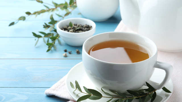 Chá antioxidante com folhas secas de eucalipto: os benefícios e como fazer a infusão