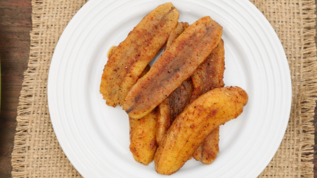 Sobremesa fácil na airfryer? Receita rápida de banana empanada crocante na airfryer em 10 minutos