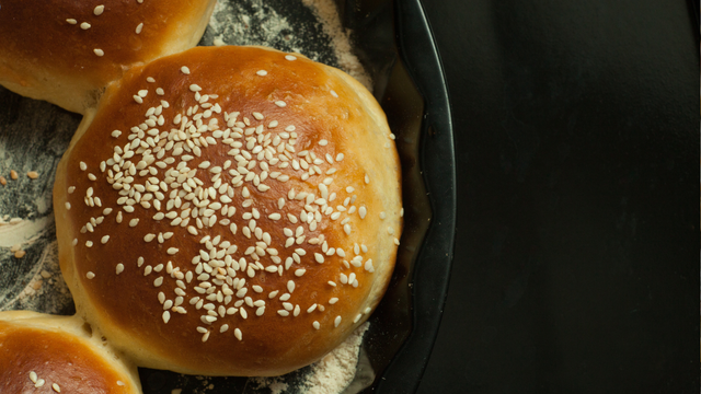 O lanche das férias favorito dos meus filhos e que todos da família amam: veja a receita do hambúrguer de forno