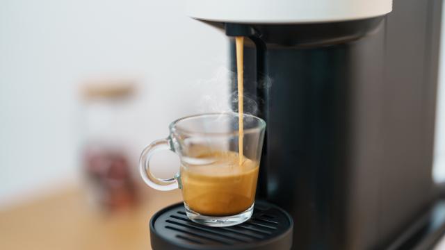 Black Friday: Cafeteira de cápsulas Nespresso está com desconto de 40% na Black do Mercado Livre!