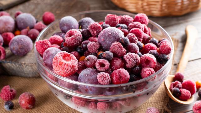 As frutas perdem os nutrientes depois de congeladas? Veja o que especialistas têm a dizer sobre o assunto e como fazer o congelamento do jeito certo