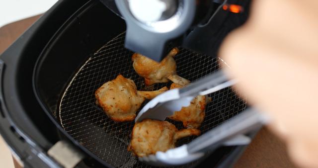 Faça ISSO na sua air fryer para não ter mais fumaça ao preparar alimentos gordurosos na fritadeira elétrica