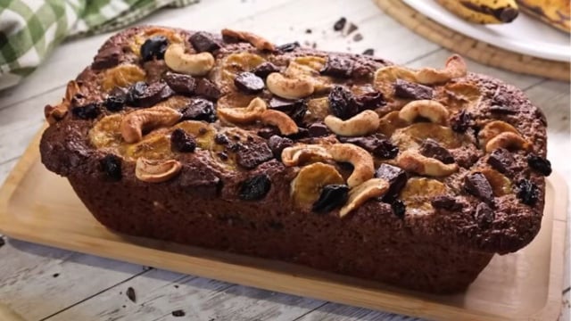 Eu bati banana e aveia no liquidificador e fiz um bolo fit incrível, meu filho devorou em minutos