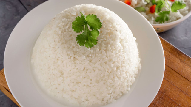 Eu não cozinho mais arroz, nem ligo o fogão, descobri um jeito melhor: um truque para um arroz soltinho e perfumado