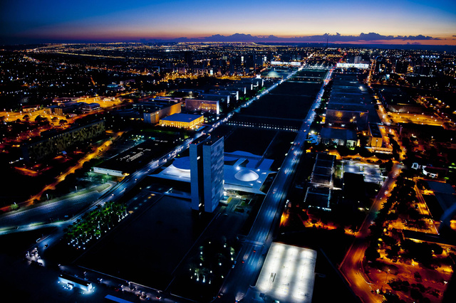 Brasília completa 64 anos anos em 21 de abril.