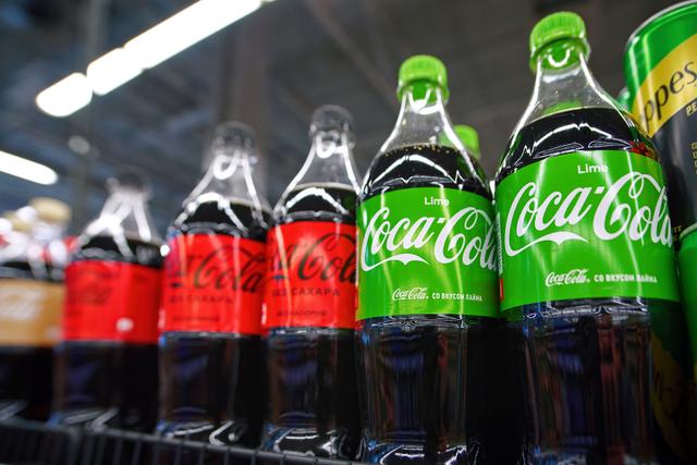 Coca-Cola com limão é semrpe uma combinação de sucesso (Créditos: Shutterstock/Tricky Shark)