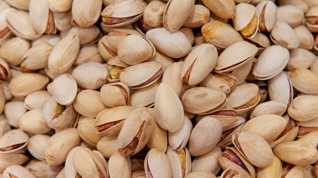 Não jogue fora as cascas de pistache, elas são um tesouro para suas plantas: como usá-las para controlar pragas e enriquecer o solo