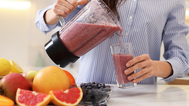 Quem tem diabetes pode tomar suco de frutas? O truque dos nutricionistas para reduzir o impacto da bebida na glicemia