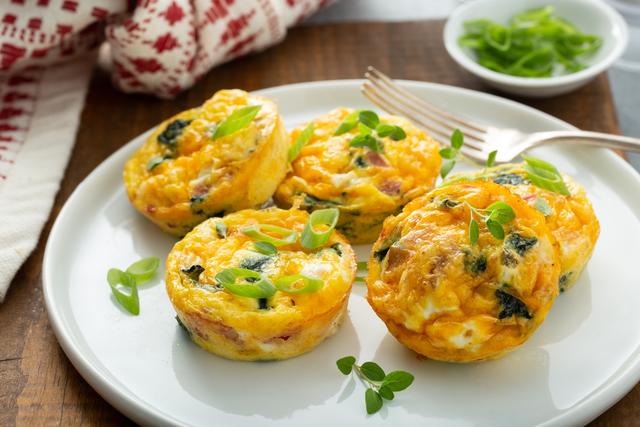 Esse bolinho de espinafre é o meu segredo para fazer as crianças comerem o vegetal com prazer