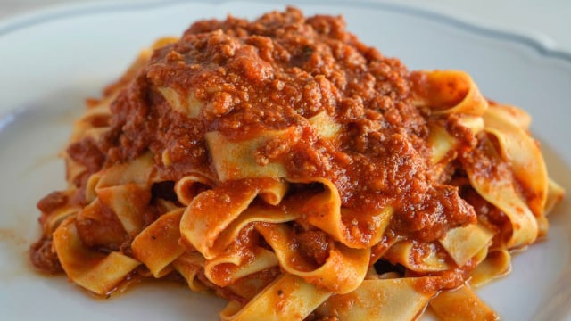 Macarrão à bolonhesa (Créditos: Shutterstock)