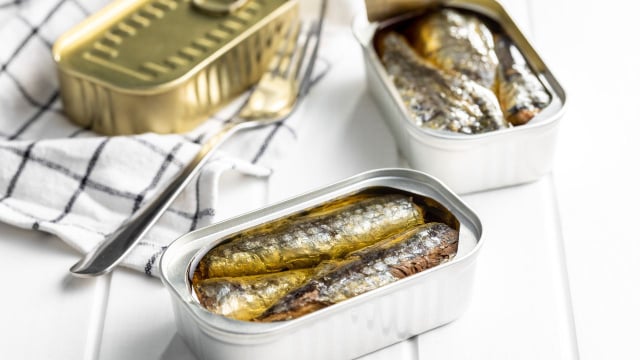 O conjunto de nutrientes oferecidos pela sardinha é muito bom para todas as idades, mas mais ainda para quem está acima dos 50 anos (Créditos: Shutterstock)