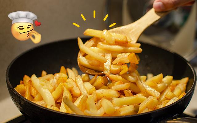 Truque simples com vinagre usado nos melhores restaurantes deixa a batata frita crocante, douradinha e digna dos chefs mais famosos