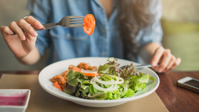 “Não jante depois das 20h”: nutricionista explica como os horários das refeições influenciam o organismo