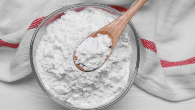 Amido de milho deve ser dissolvido em água antes de entrar na panela (Créditos: Shutterstock)