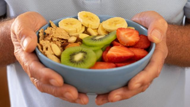 É importante para a saúde do coração: encontramos não apenas uma, mas quatro frutas que ajudam a limpar as veias e artérias