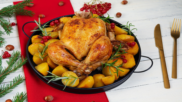 Um chef famoso no Instagram: "Como os chefs temperam as carnes para a ceia de Natal: funciona pra porco, Chester, frango"