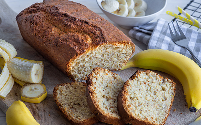 Já fiz esse bolo de banana saudável 7 vezes: segunda, terça, quarta, quinta, sexta, sábado e domingo. Será que viciei?