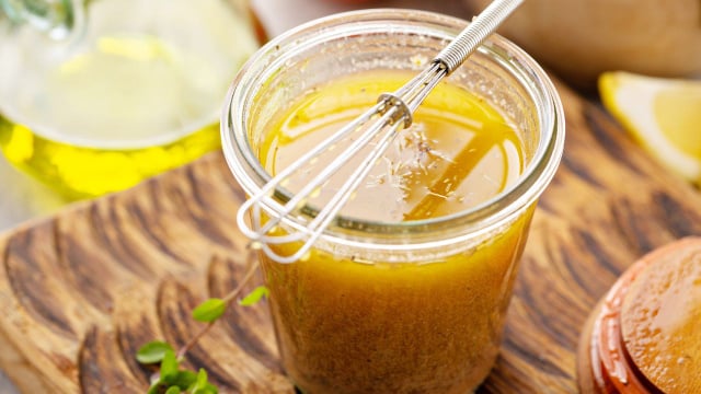 Experimente diferentes tipos de picles para deixar seus molhos mais saborosos e interessantes (Créditos: Shutterstock)