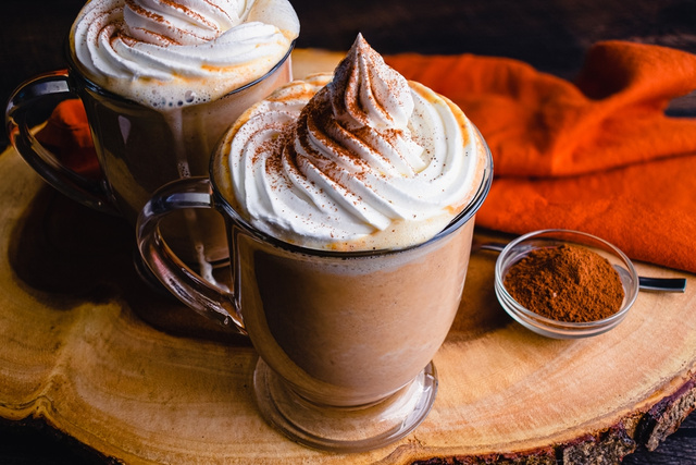 Chocolate quente cremoso como você nunca viu antes: essa é a receita que faço no primeiro ventinho frio que bate na nuca