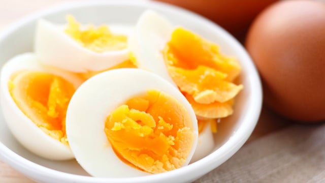Ovos cozidos: veja por que sempre é preciso adicionar sal à água do cozimento, segundo a ciência