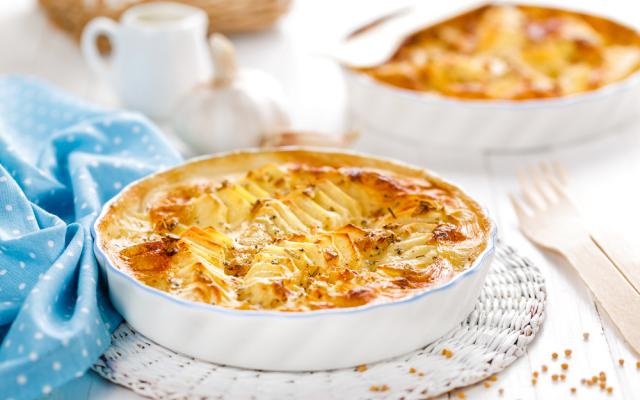 Perfeita para um almoço diferenciado, essa receita de batata gratinada no forno é simples, deliciosa e é garantia de sucesso (Créditos: TudoGostoso)